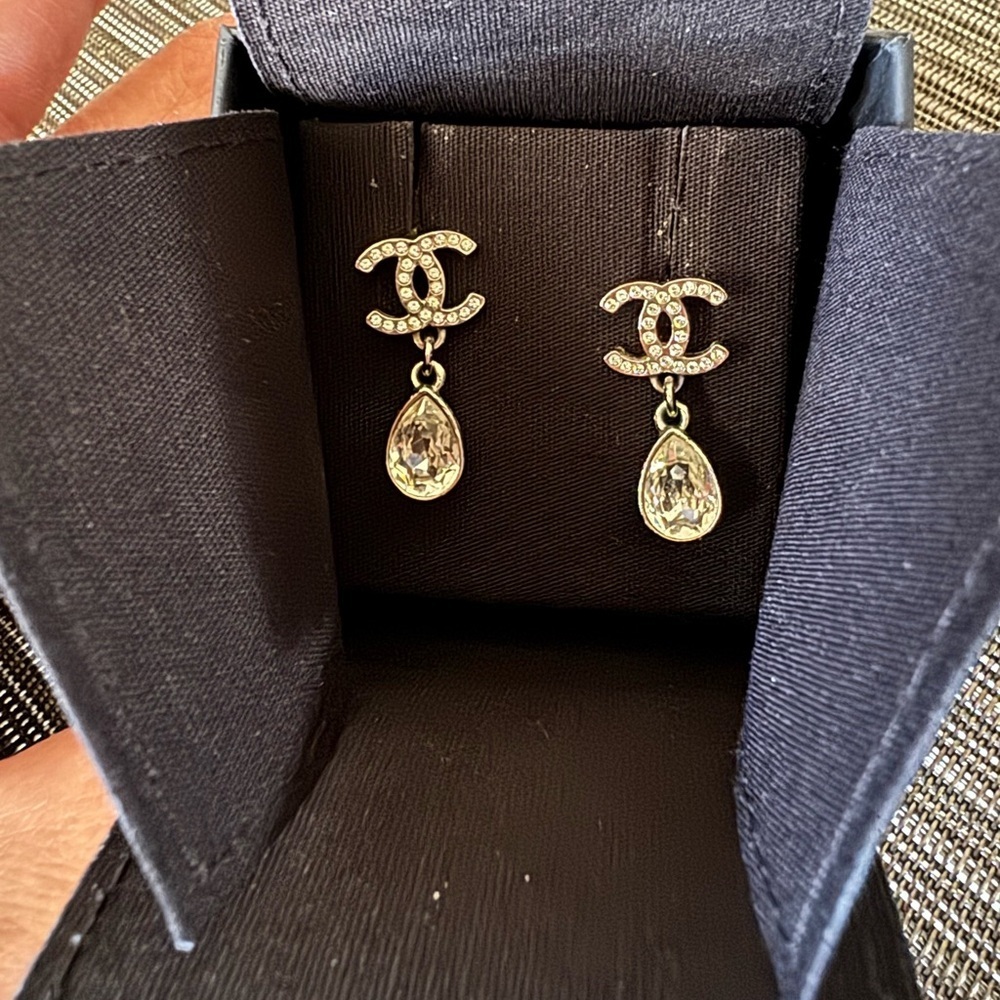 Chanel 2021 Strass CC Drop Earring - Picture 1 of 9